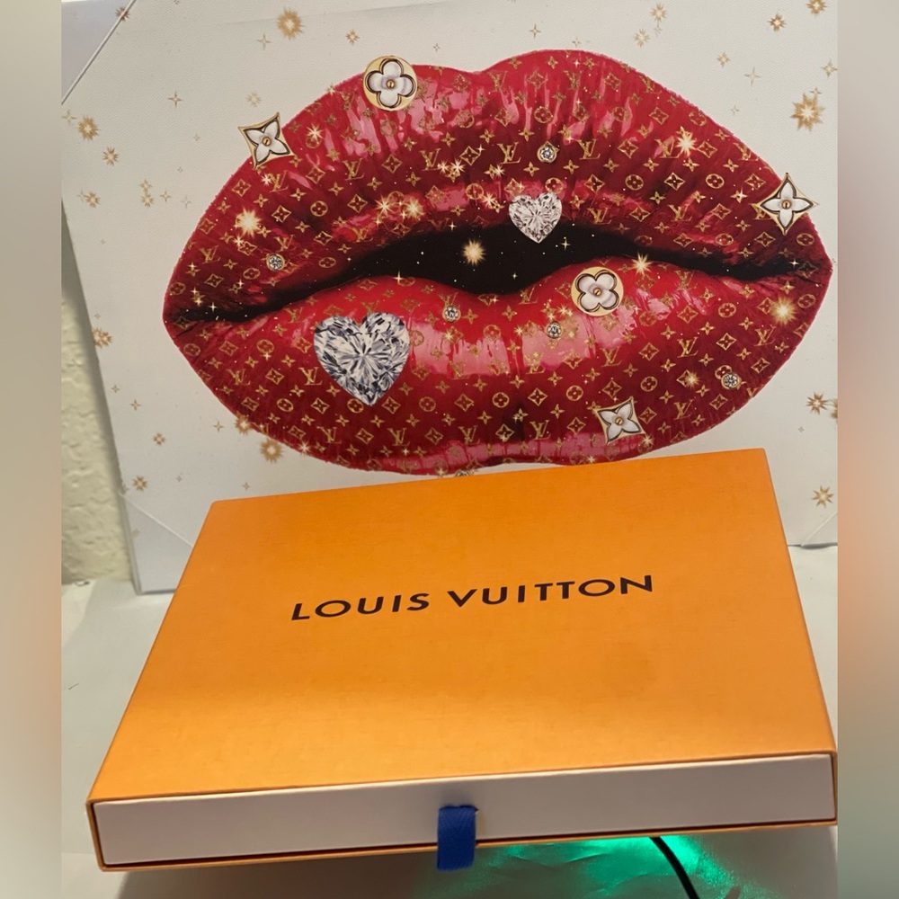 LOUIS VUITTON BOX WITH TISSUE PAPER. EUC Approx. Measurements 10.2 x 10.2